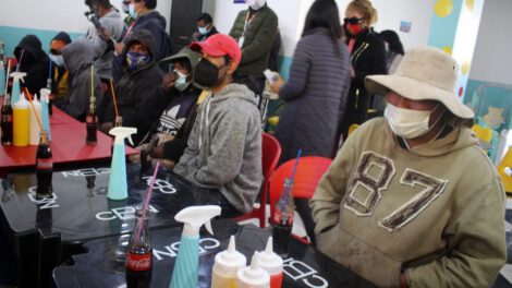Lustrabotas piden comedor para almorzar