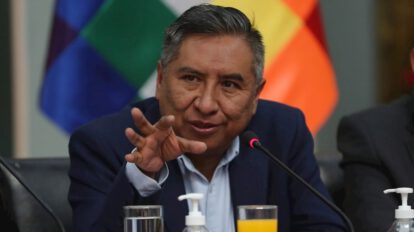 Rogelio Mayta genera críticas por carta falsa sobre material antidisturbios