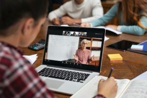 Gastos en educación de los padres para sus hijos