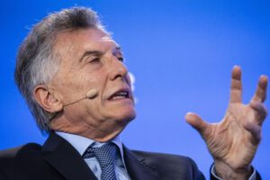 Mauricio Macri en denuncia penal por envío de material bélico