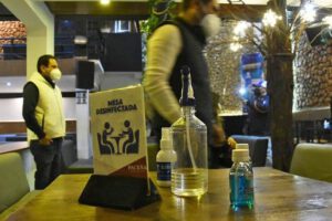 Locales nocturnos Cochabamba presentan protocolo de bioseguridad
