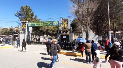 Reclutamiento de soldados en puertas del Camacho