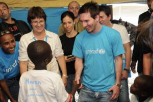 Fundación Leo Messi dona medicamentos a niños bolivianos