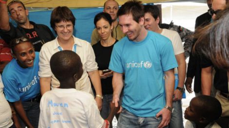 Fundación Leo Messi dona medicamentos a niños bolivianos
