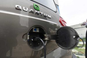 Puntos de recarga de autos eléctricos instalados por ENDE en Bolivia