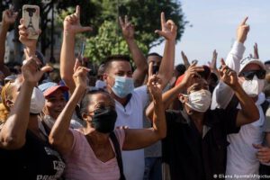 Servicio de Internet en Cuba restablecido pero redes sociales bloqueadas