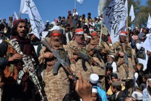 Talibanes controlan frontera entre Afganistán y Pakistán