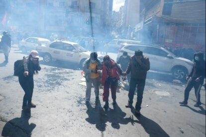 Gasificación a manifestantes en protesta por la Caja Nacional de Salud