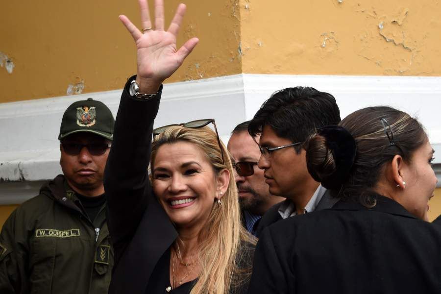 Jeanine Añez en su primer día como Presidente de Bolivia