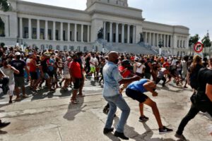 Protestas en Cuba, sin redes sociales y personas aprehendidas