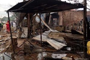 Incendio en Santa Cruz consume varias viviendas precarias
