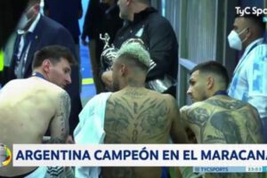 Paredes charla con Neymar y Messi después de la final de la Copa América