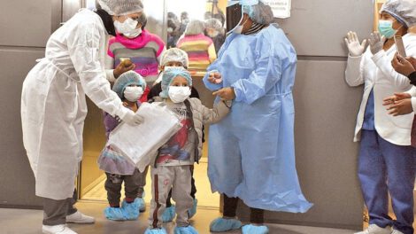 Niños son dados de alta tras vencer el Covid-19 en la ciudad de Cochabamba