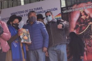 Espectáculo para entregar la carpeta de producción de la película del Jach’a Flores