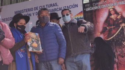 Espectáculo para entregar la carpeta de producción de la película del Jach’a Flores