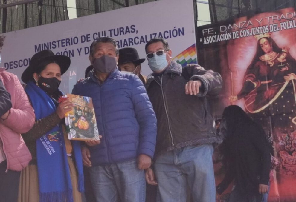 Espectáculo para entregar la carpeta de producción de la película del Jach’a Flores
