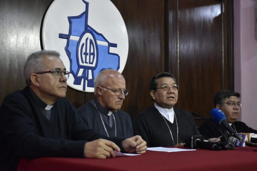 Mesa de diálogo convocada por la Conferencia Episcopal Boliviana para pacificar el país