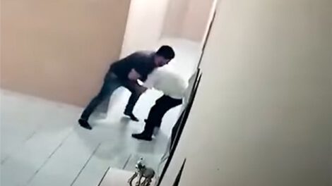 Disculpas al adulto mayor tras agresión física