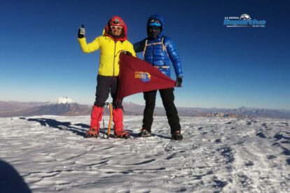 Escaladores orureños en la cima del doctor Sajama