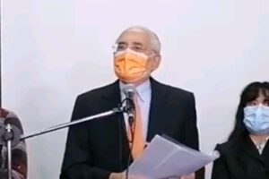 Carlos Mesa critica el supuesto envío de material antidisturbios