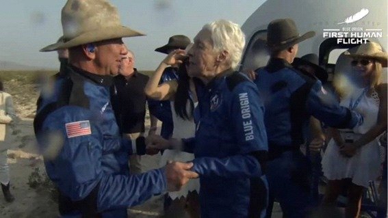 Jeff Bezos en el primer viaje de turismo espacial