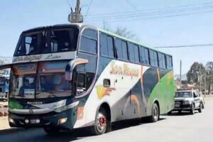 Pasajero conduce un bus tras detectar que el conductor estaba ebrio