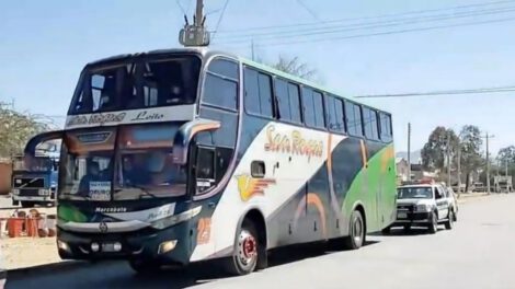 Pasajero conduce un bus tras detectar que el conductor estaba ebrio