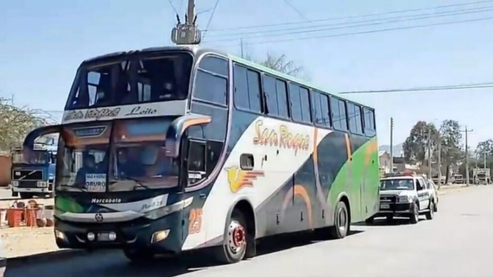 Pasajero conduce un bus tras detectar que el conductor estaba ebrio