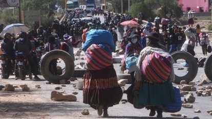 Bloqueos en Parotani por productores agrícolas