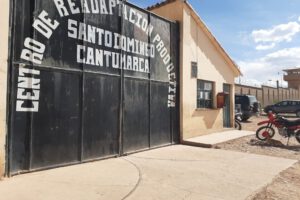 Reclusos de Uncía se niegan a ser vacunados por temor a convertirse en hombres lobo
