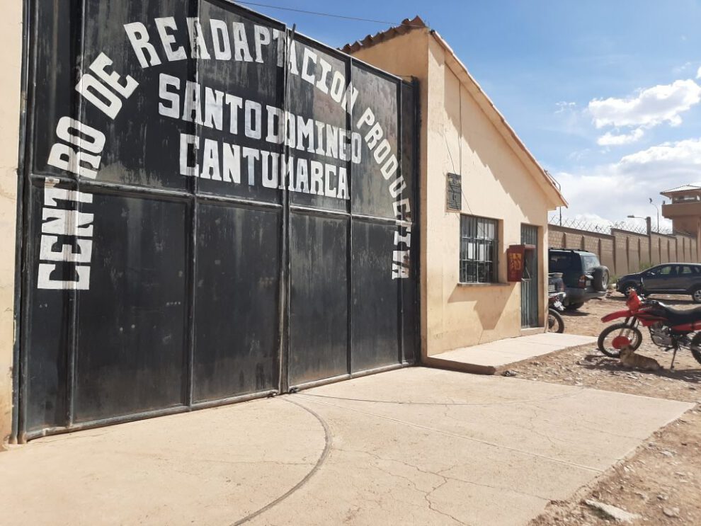 Reclusos de Uncía se niegan a ser vacunados por temor a convertirse en hombres lobo