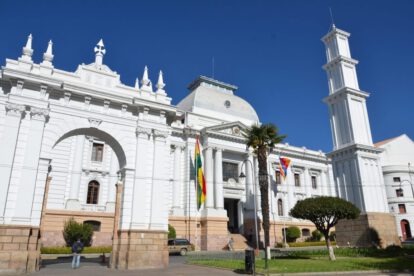Renuncia de autoridades judiciales en Bolivia