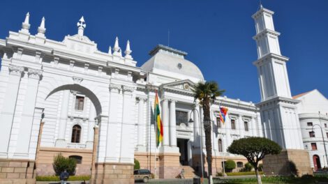 Renuncia de autoridades judiciales en Bolivia