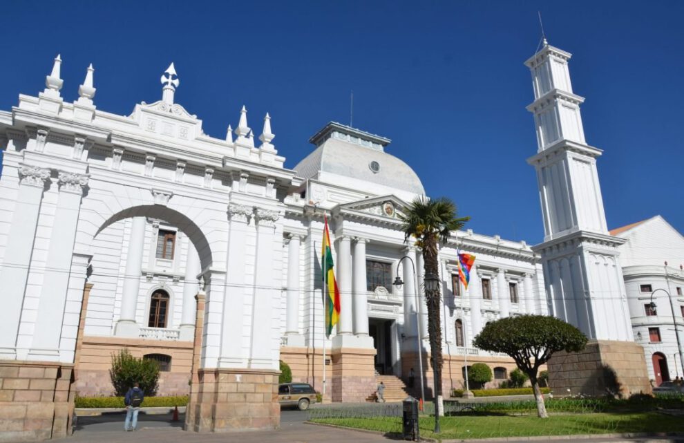 Renuncia de autoridades judiciales en Bolivia