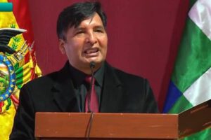 Clases semipresenciales en unidades educativas según Adrián Quelca
