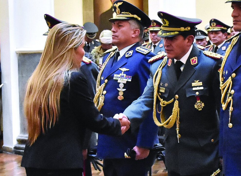 Aprehenden a excomandante del Ejército, Iván Inchauste Rioja, en Cochabamba por el caso Senkata