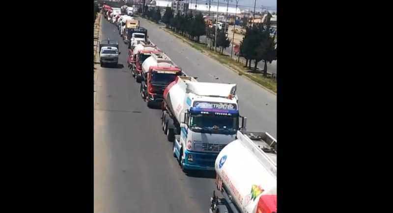 Cisternas de combustible ingresan a La Paz y El Alto custodiados por la Policía y el Ejército