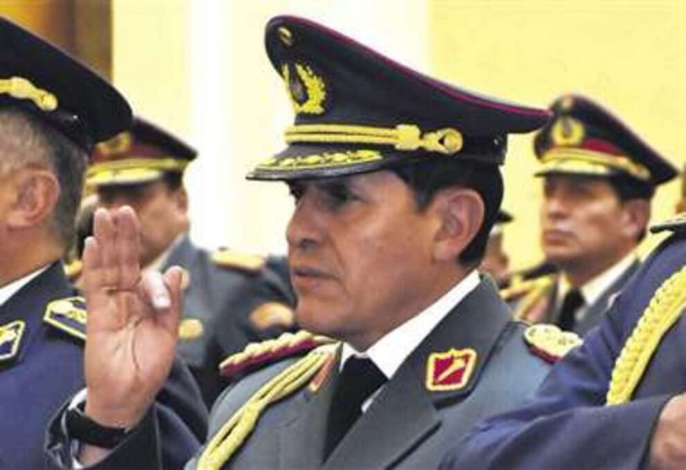 Iván Patricio Inchauste en su posesión como comandante del Ejército