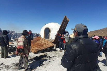 Vandalismo en el Salar de Thunupa