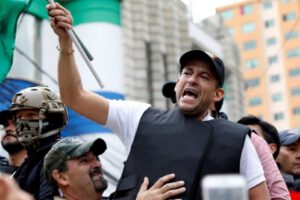 Luis Fernando Camacho en el proceso de declaración ante la Fiscalía