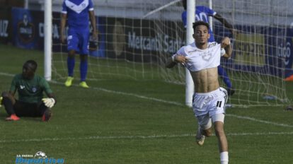 Doblete de Edarlyn Reyes para el triunfo de Real Santa Cruz