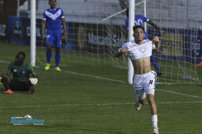 Doblete de Edarlyn Reyes para el triunfo de Real Santa Cruz