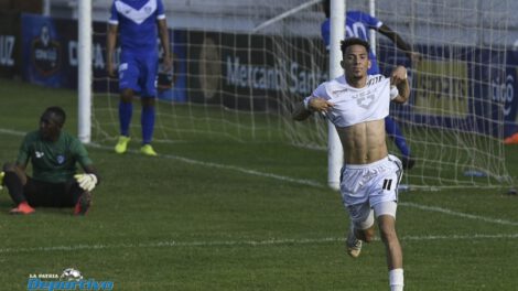 Doblete de Edarlyn Reyes para el triunfo de Real Santa Cruz