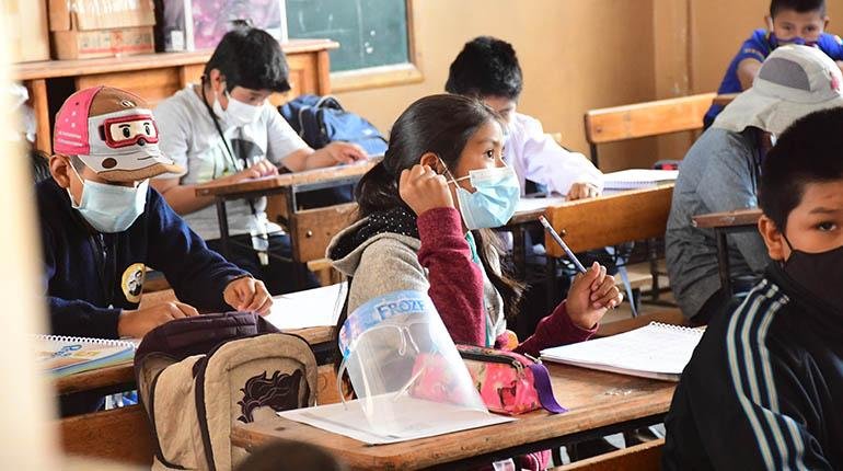 Instructivo del Ministerio de Educación sobre aprobación de estudiantes