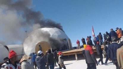 Quema de domos turísticos en Bolivia