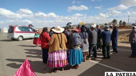 Bloqueo de caminos en Oruro por transportistas