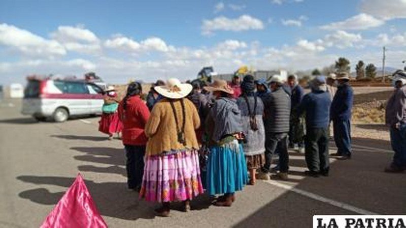 Bloqueo de caminos en Oruro por transportistas