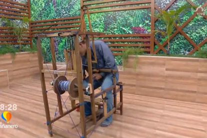 Guido Apaza creó la máquina Eco Telar que es única en el mundo