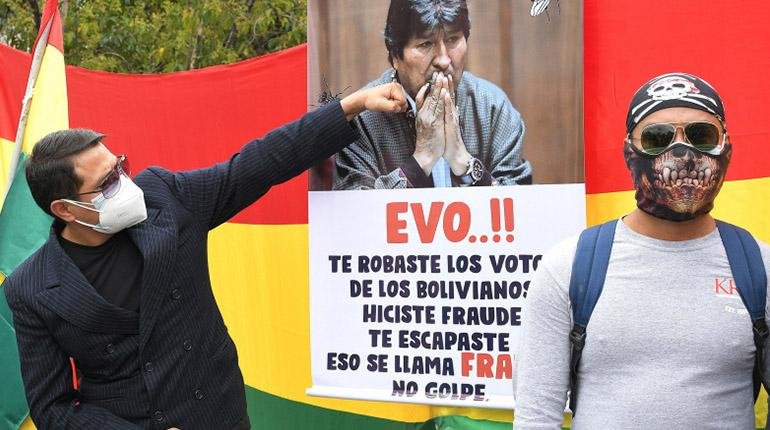 Activistas protestan contra el cierre del caso fraude electoral