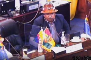 Hilarión Padilla discute sobre machismo en el Senado
